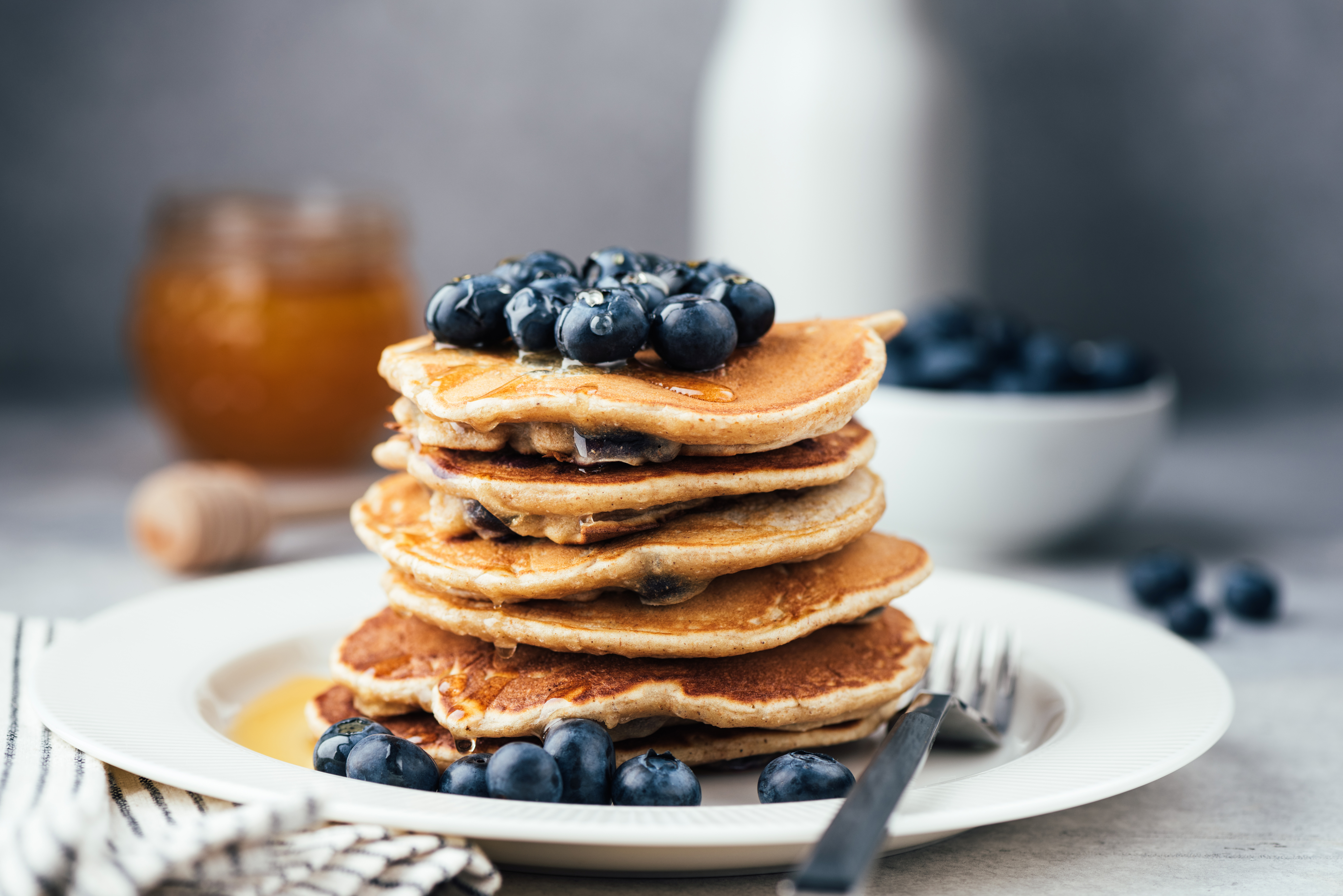 Banana-chia pancakes with berries and maple syrup